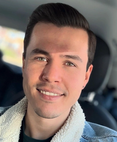 Short, straight hair styled in a quiff, dark in color. Suitable for casual or smart occasions, featuring a polished finish.